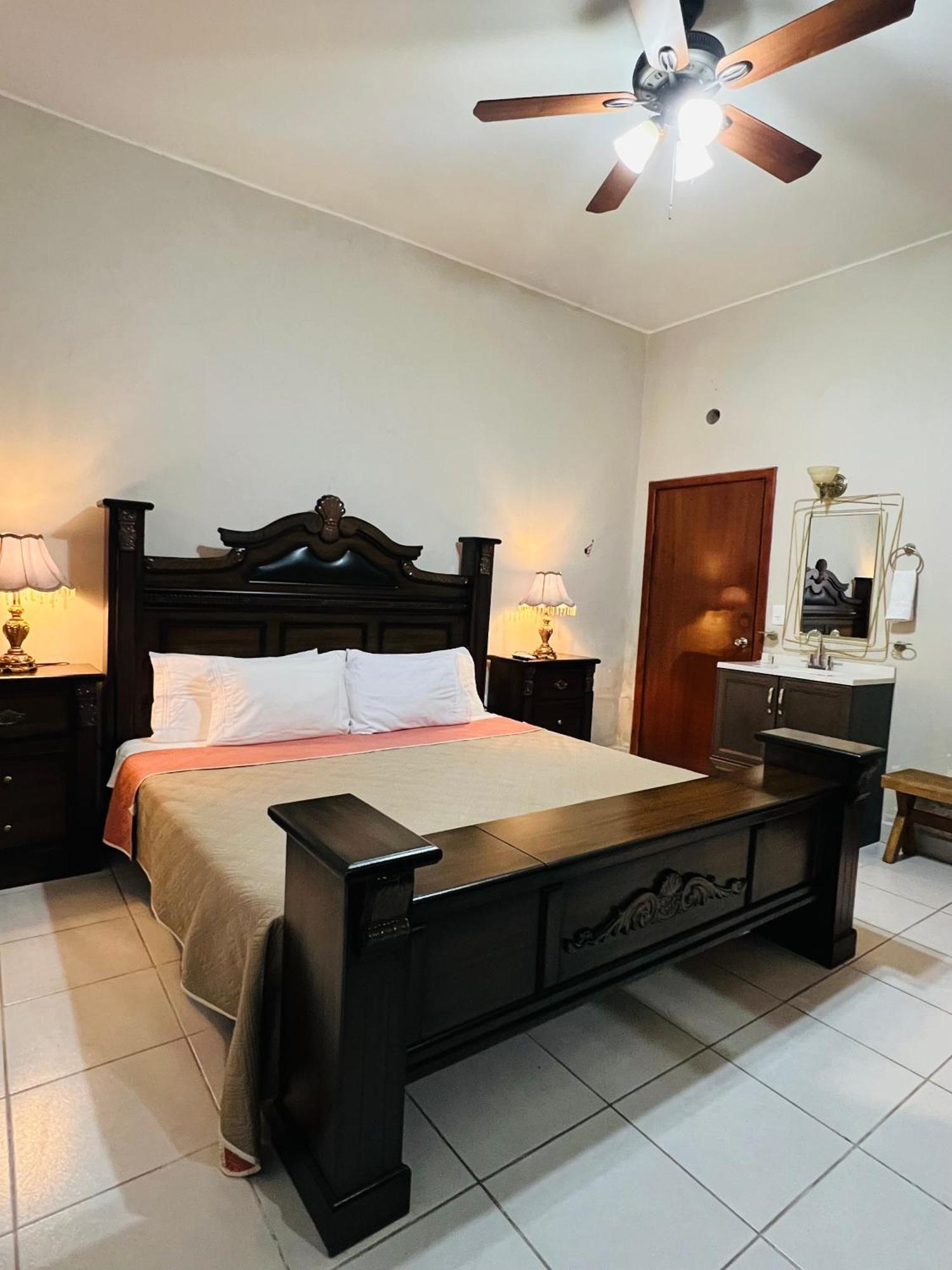 Hosteria Casa Marquez León Dış mekan fotoğraf