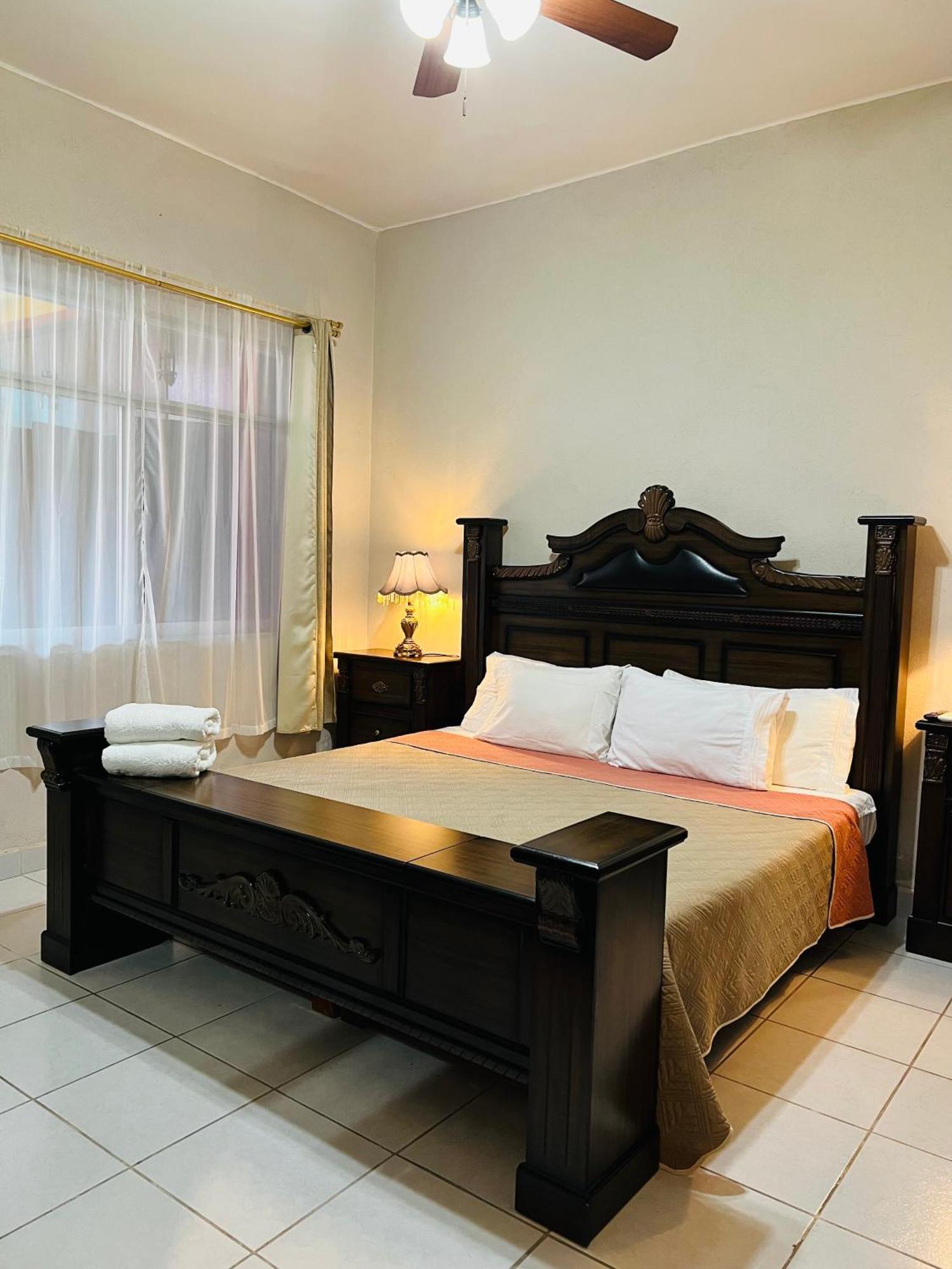 Hosteria Casa Marquez León Dış mekan fotoğraf