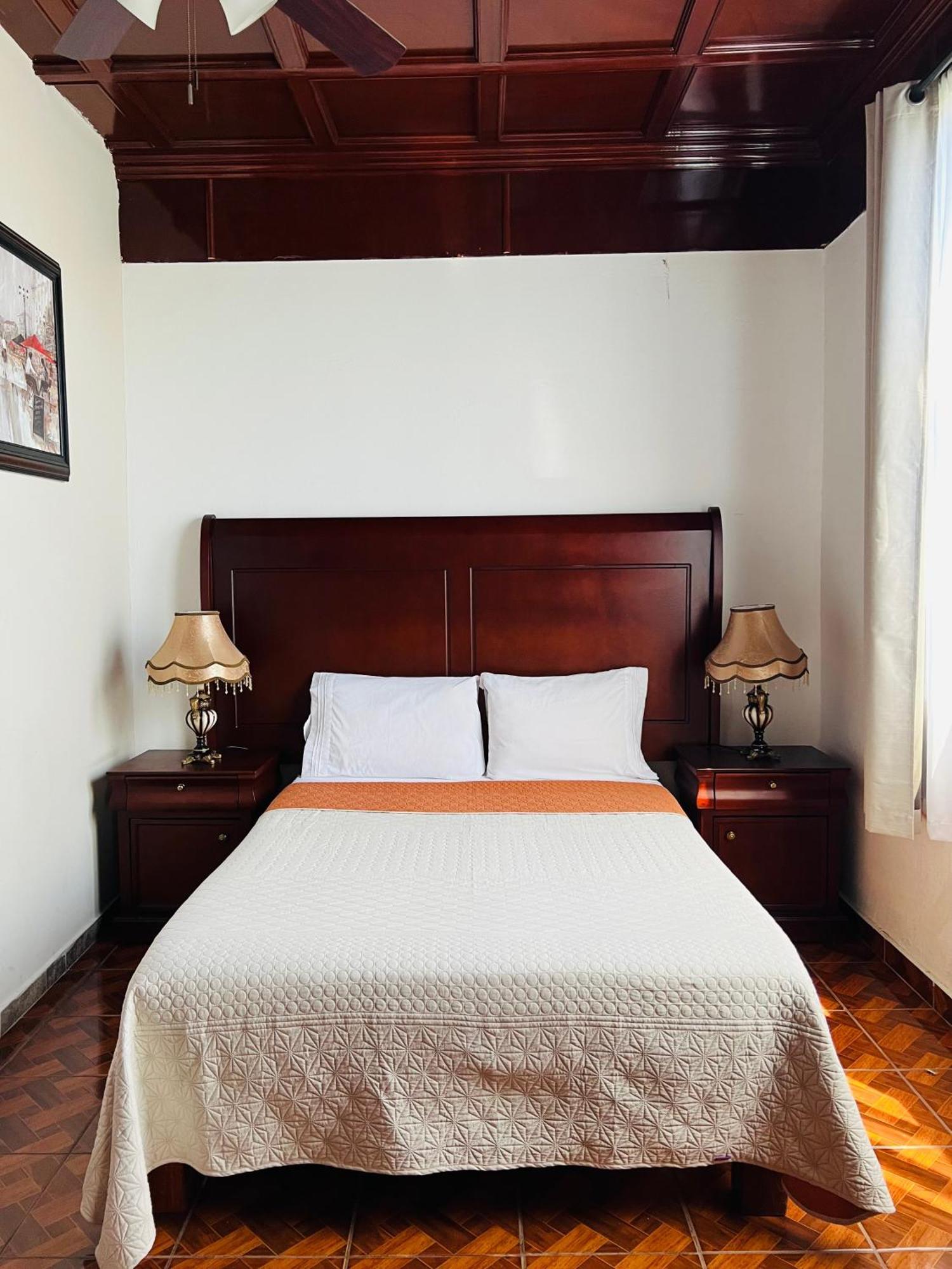Hosteria Casa Marquez León Dış mekan fotoğraf